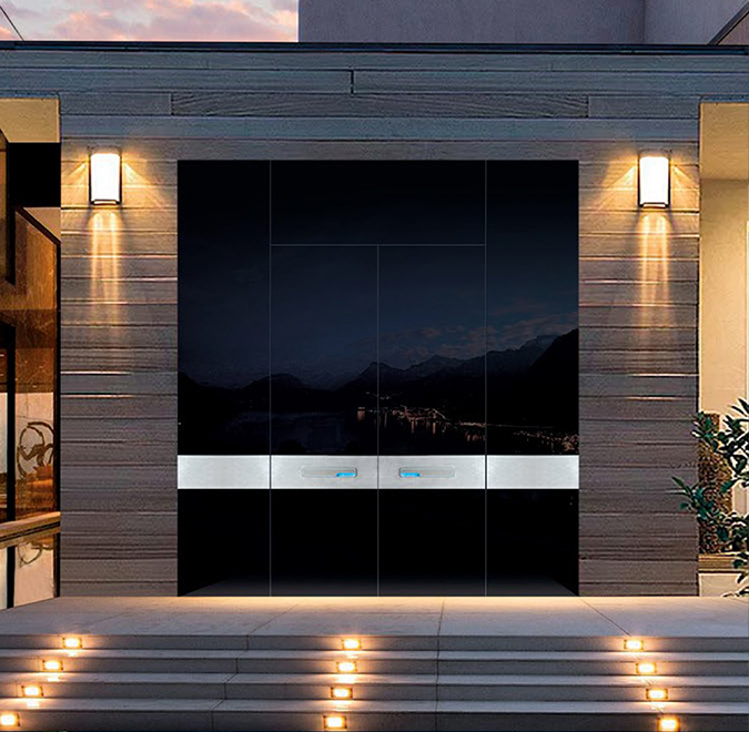 Intelligent entrance door